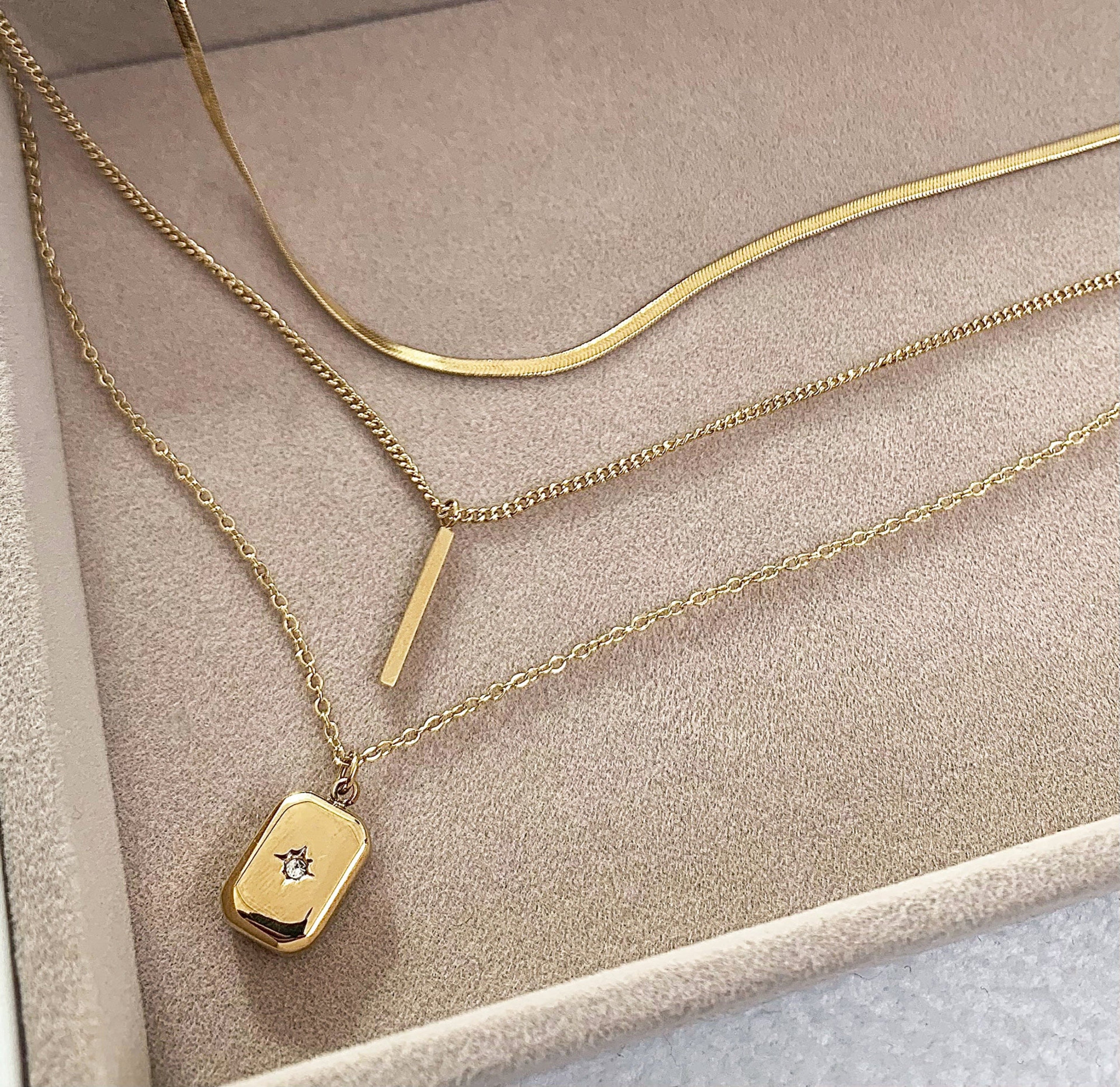 GABRIELLE GOLD STARBURST STACK NECKLACE