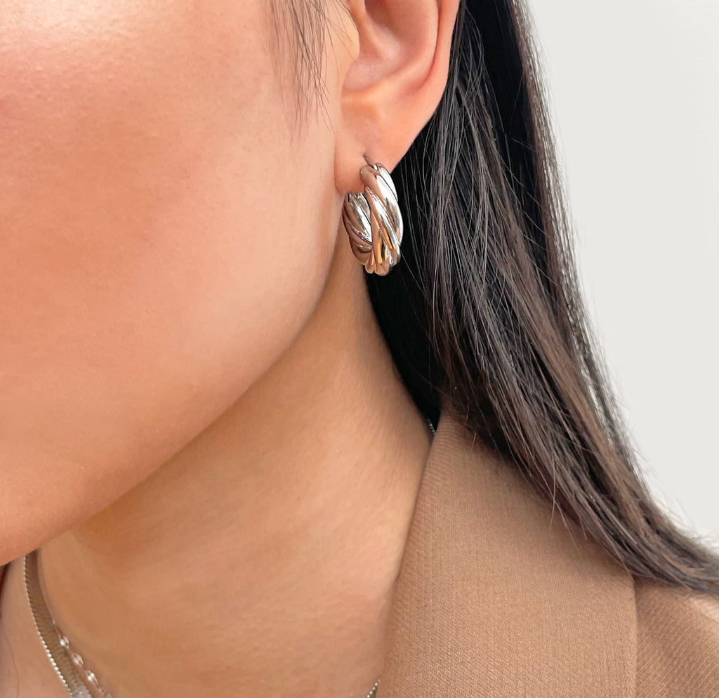 DONNA SILVER SMALL CHUNKY TWIST HOOP EARRINGS