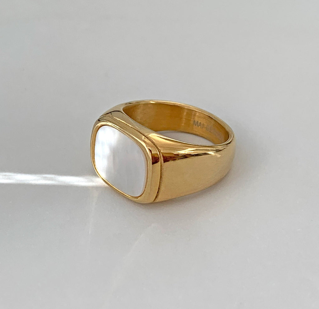 THEA GOLD PEARL SIGNET RING