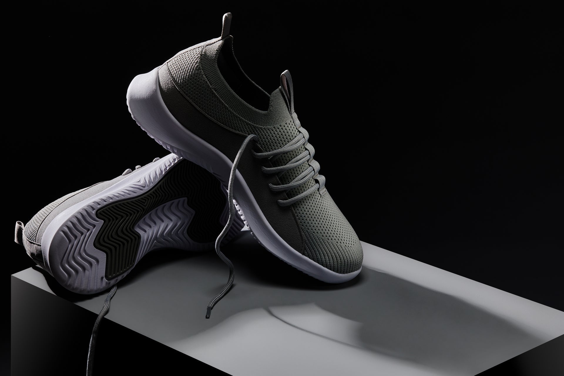 CALTO - Q134 - 2.4 Inches Taller (Light Gray/White Sole) - Ultra Lightweight Sneakers