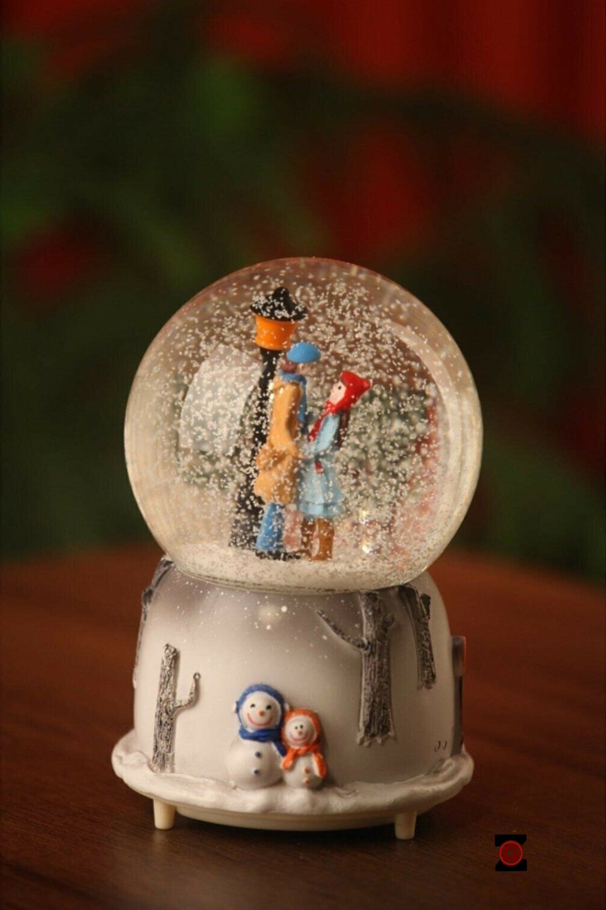 Enchanting Lovers Snow Globe