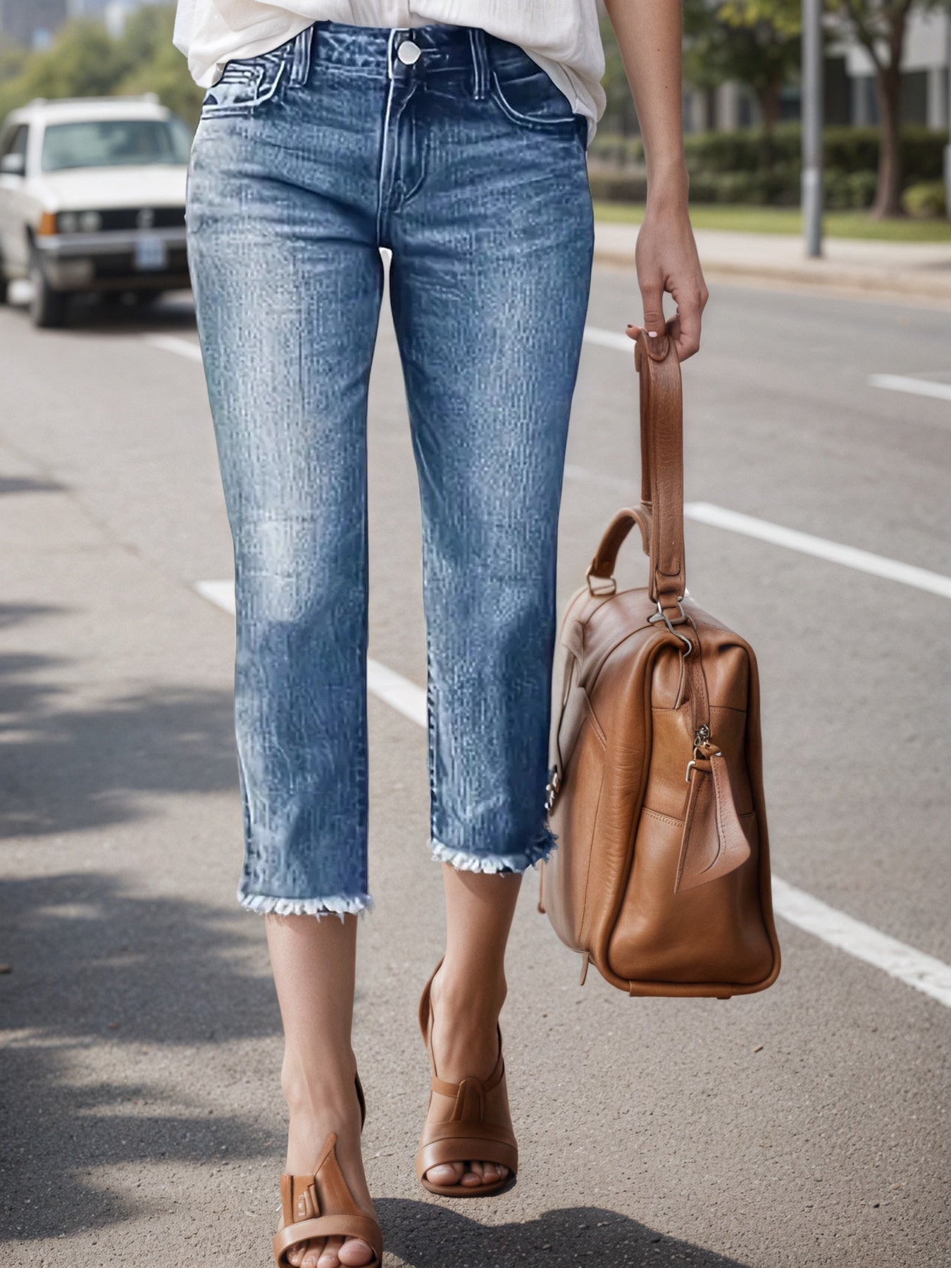 Women's Jeans With Fringe Hem, Built-in Zipper Closure, Straight Cut, Women's Cropped Jeans