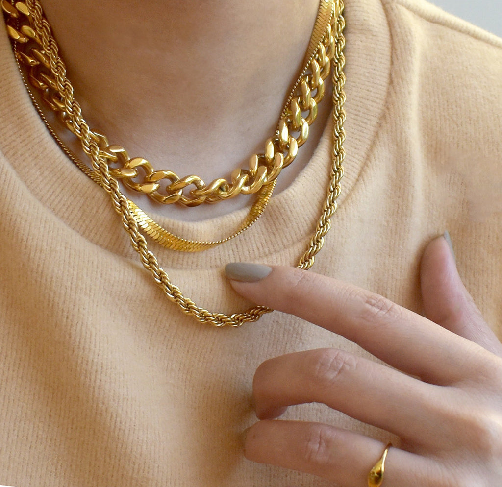 RONNIE GOLD ROPE CHAIN NECKLACE