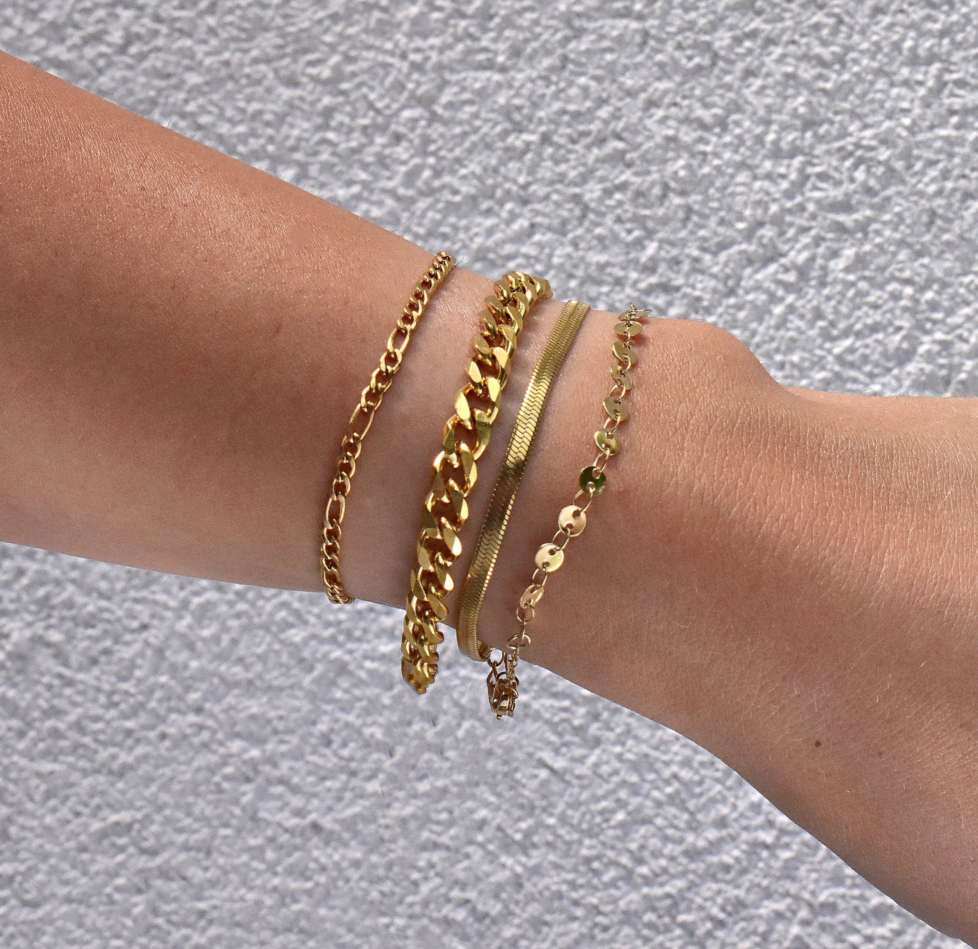 MICHELLE GOLD DISC CHAIN BRACELET