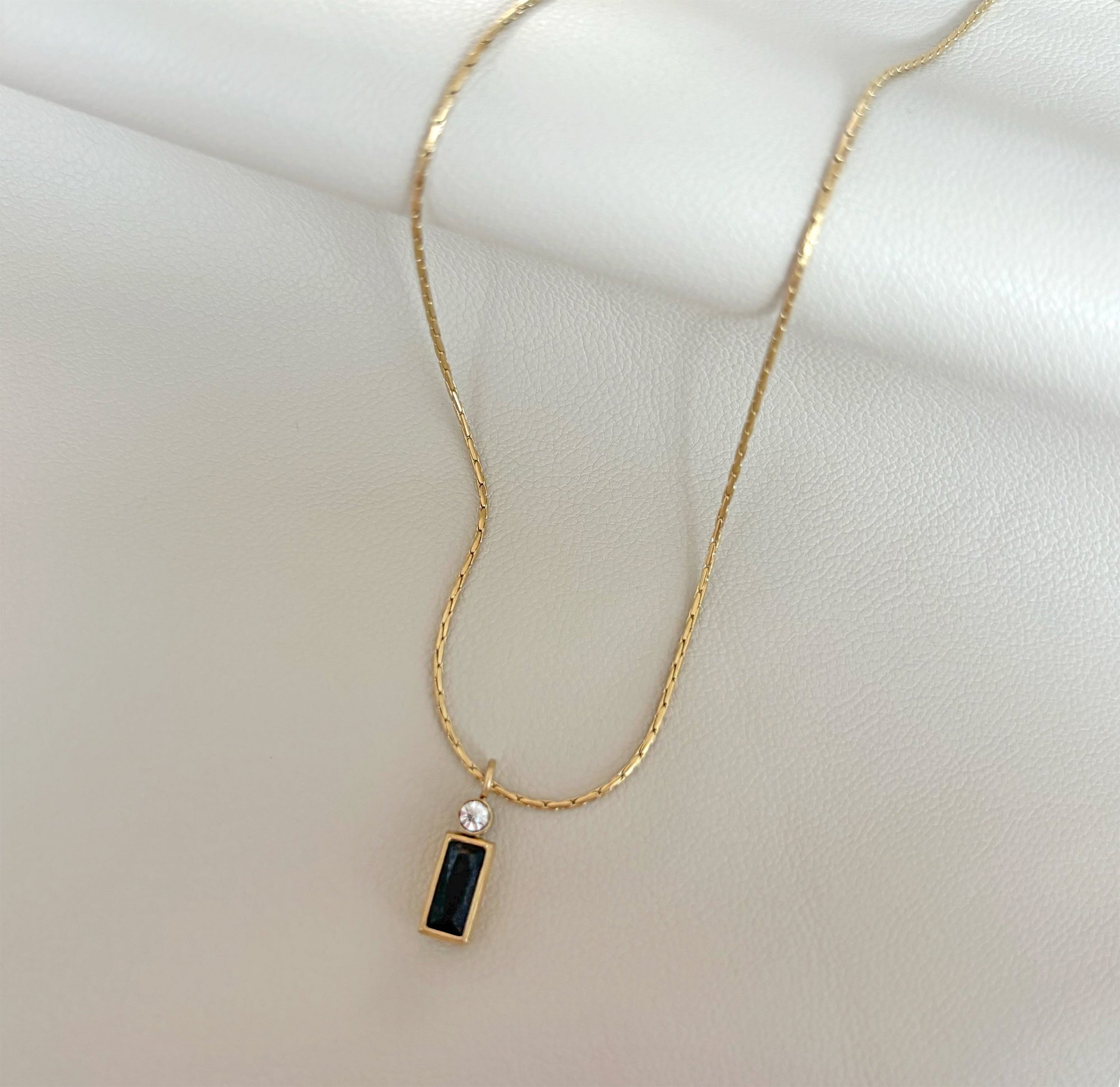 REN DAINTY BLACK PENDANT NECKLACE