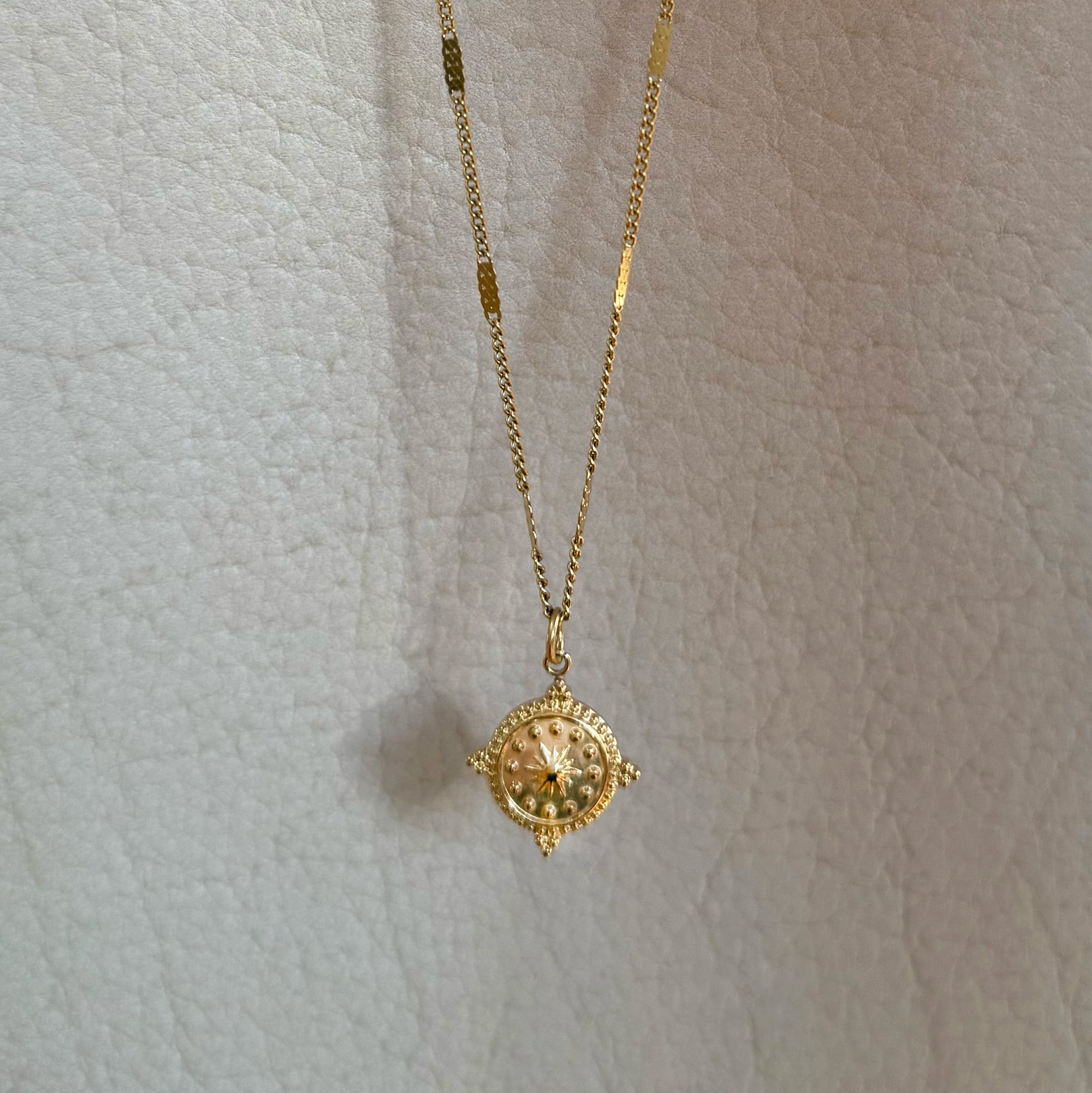 FREYA DAINTY GOLD COMPASS PENDANT NECKLACE