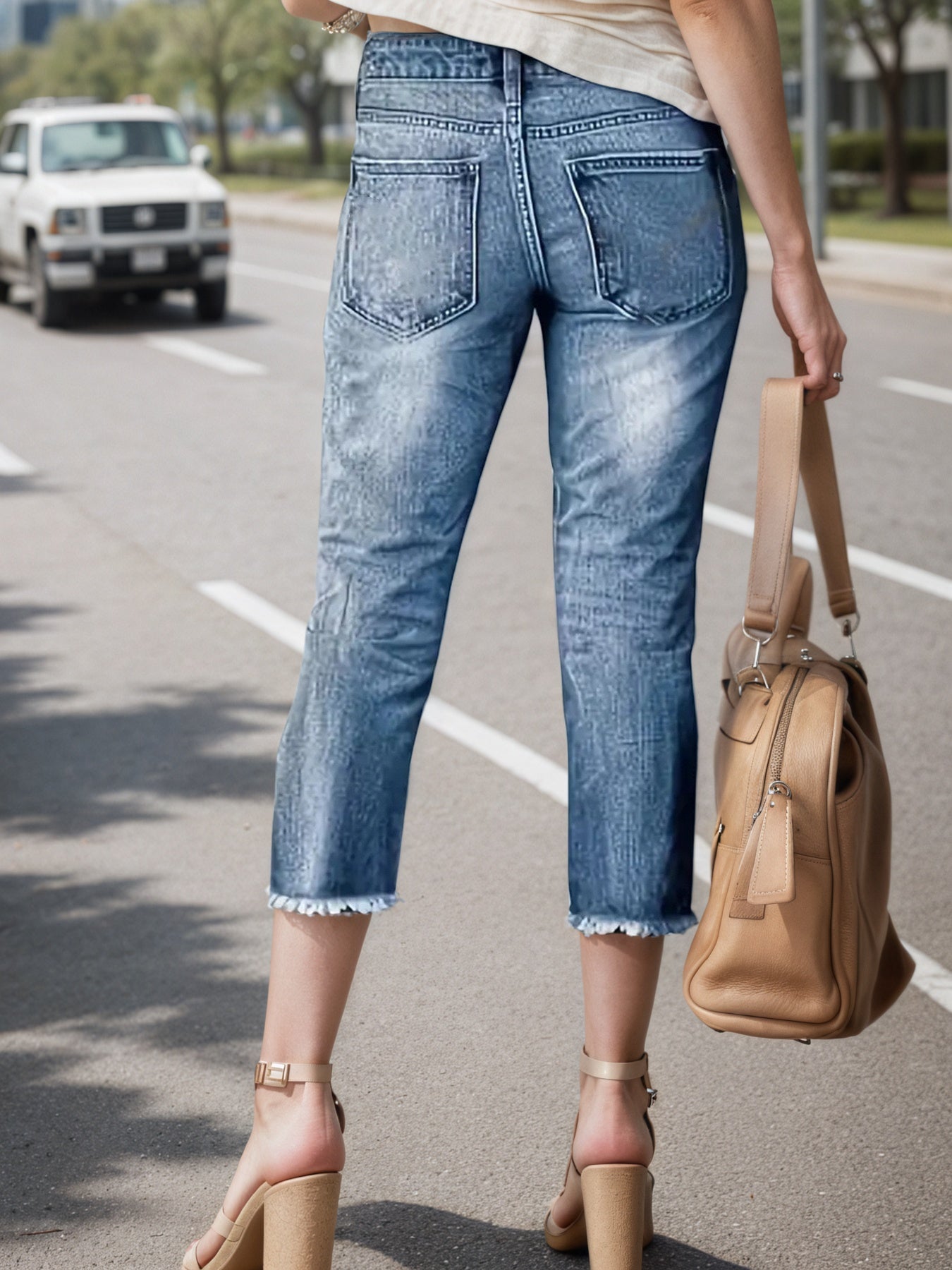 Women's Jeans With Fringe Hem, Built-in Zipper Closure, Straight Cut, Women's Cropped Jeans