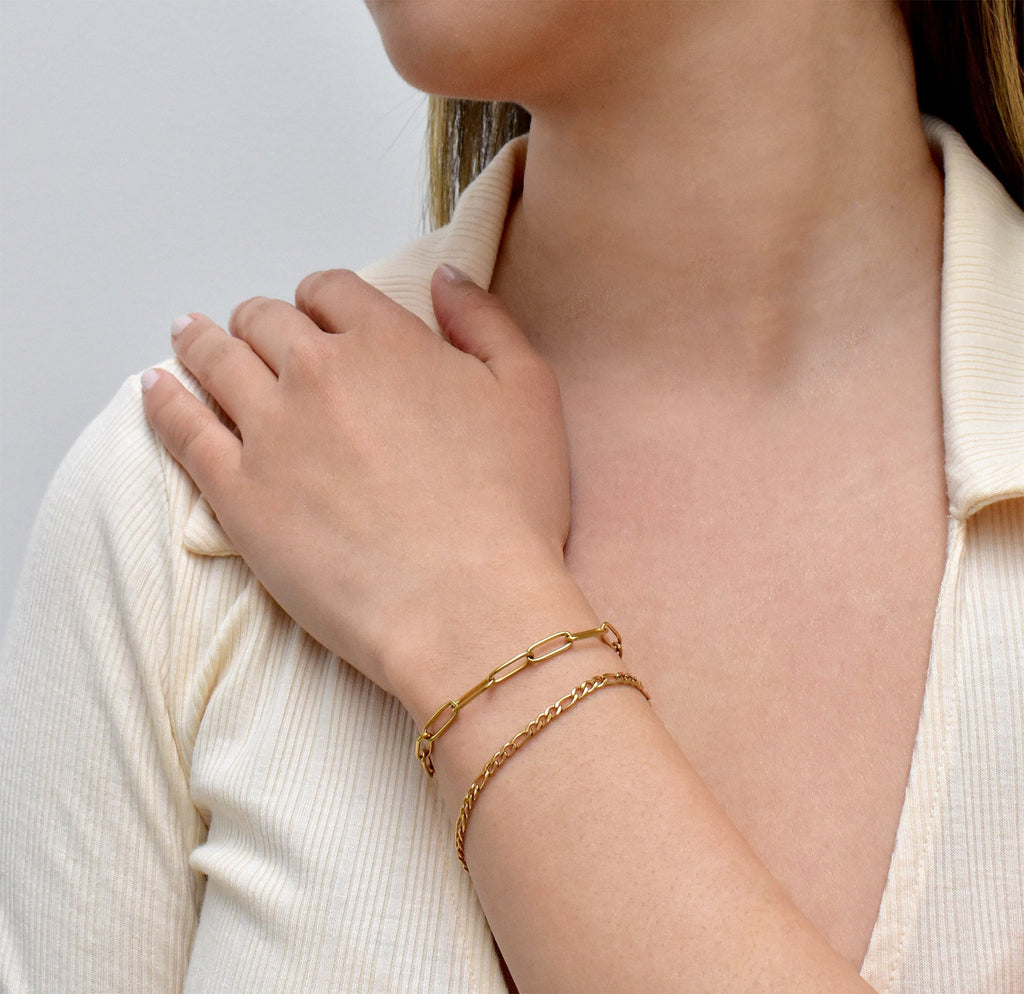 BOBBI DAINTY GOLD FIGARO BRACELET