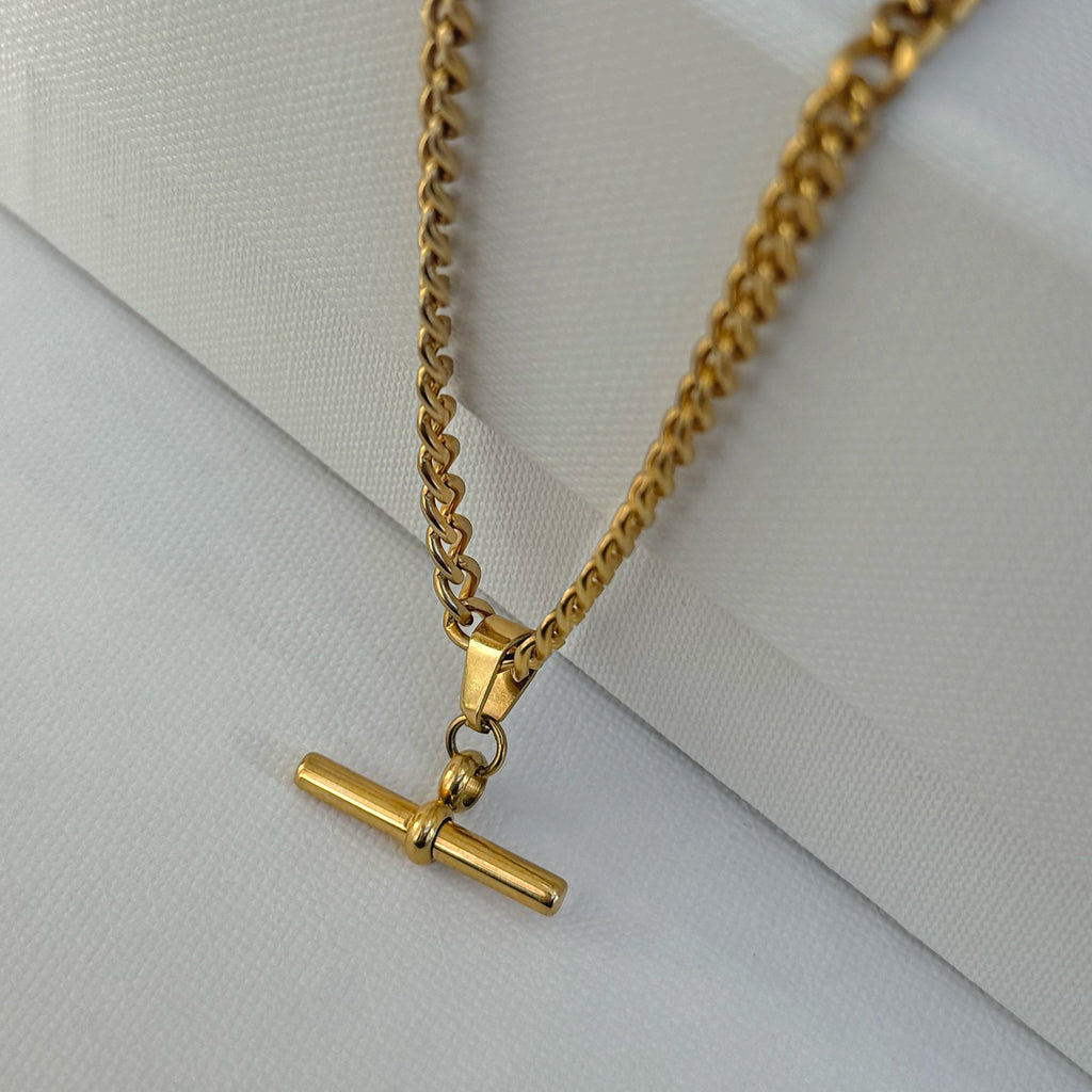 QUINN GOLD T BAR NECKLACE