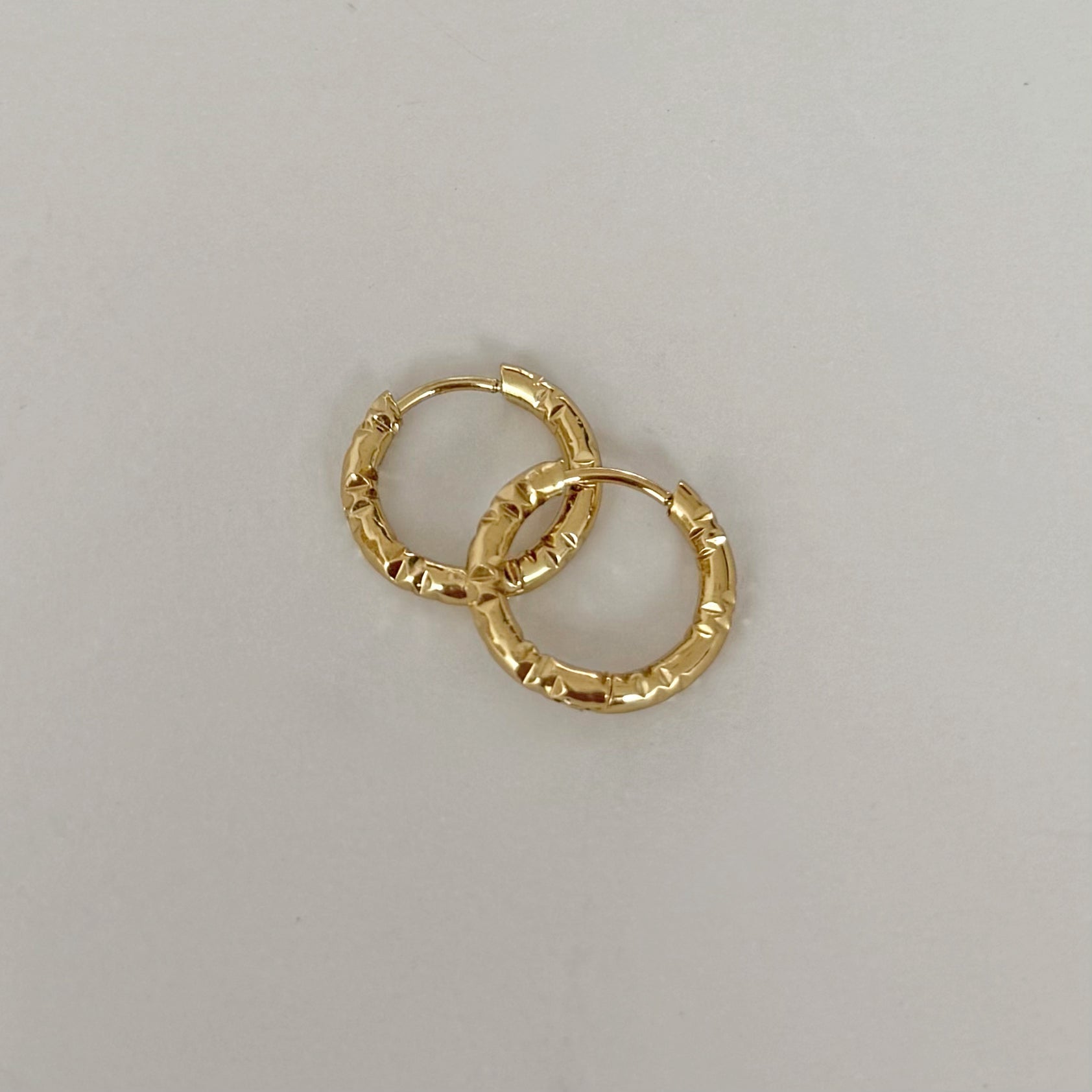 ISMAY GOLD HUGGIE HOOP EARRINGS