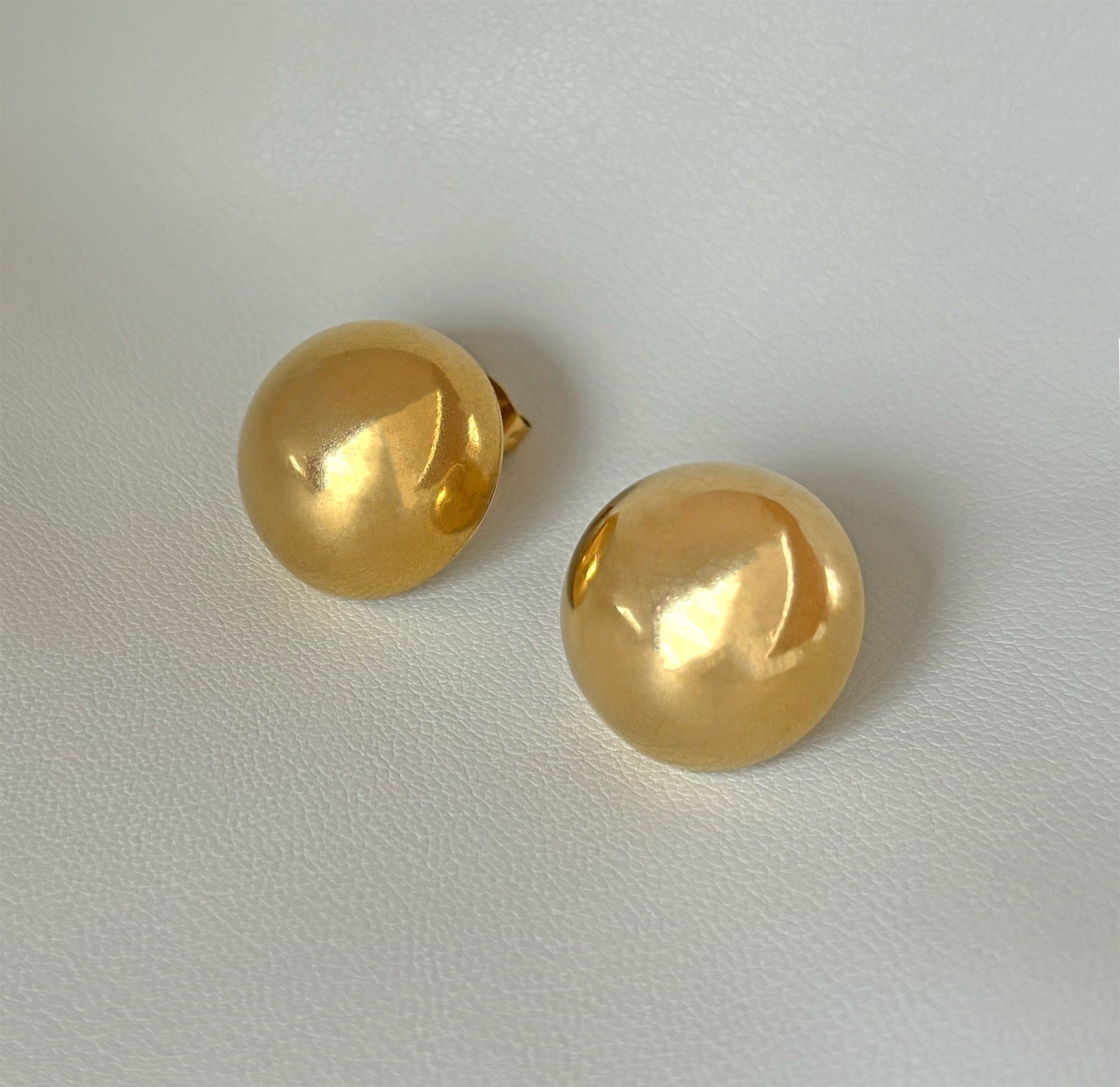 MARYLYN GOLD DOME EARRINGS