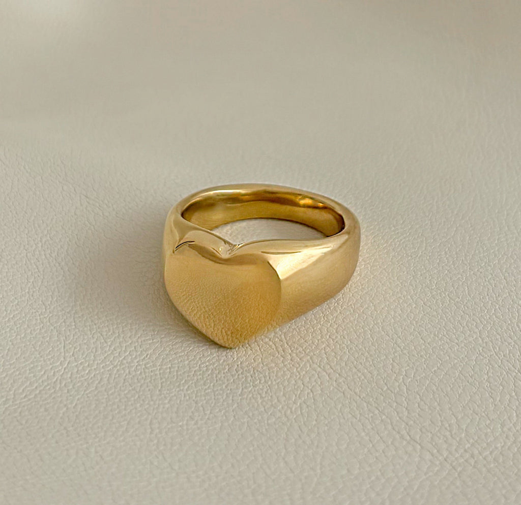 SADIE GOLD CHUNKY HEART SIGNET RING