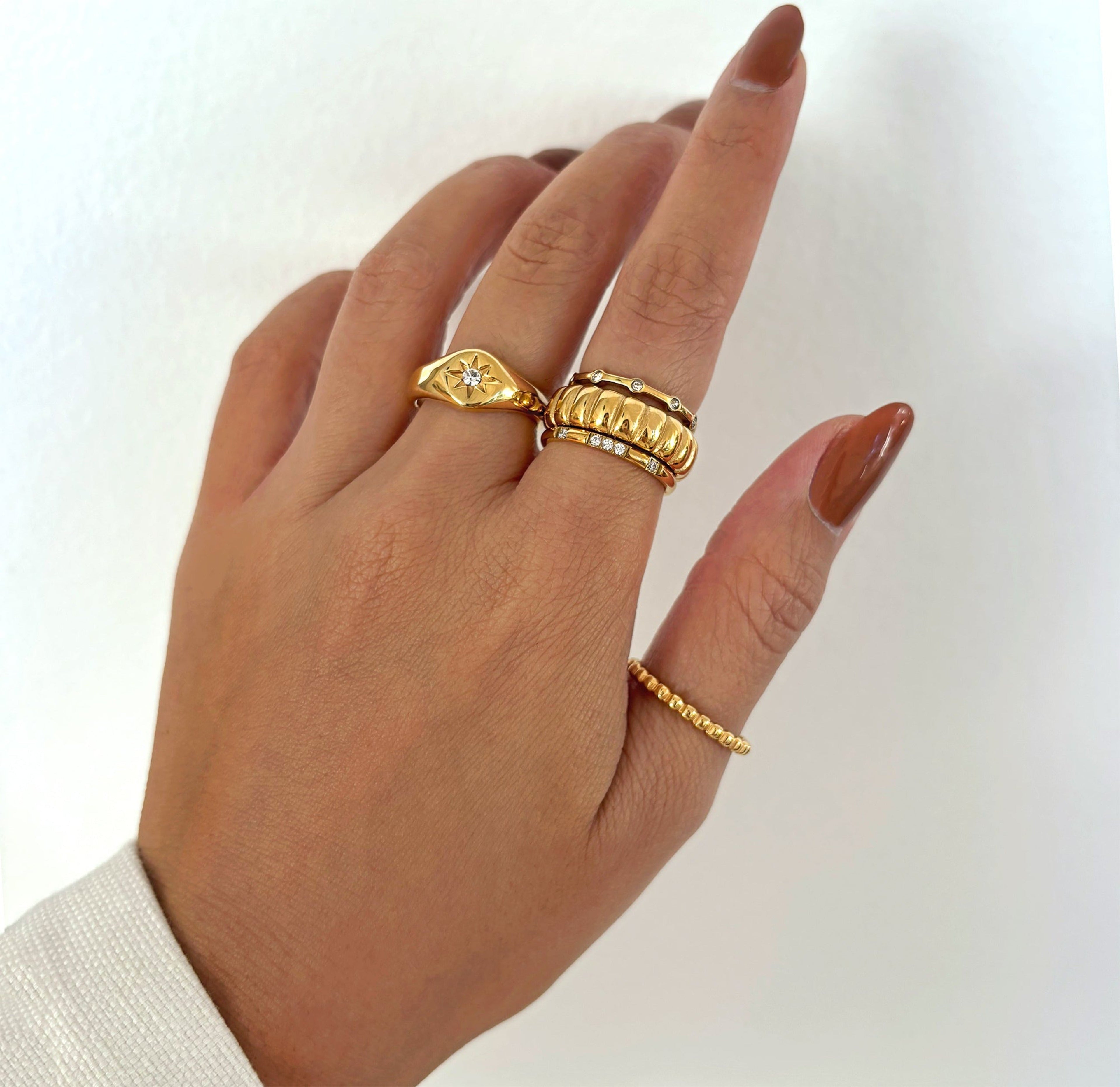 HARRIET GOLD RIBBED RING BAND