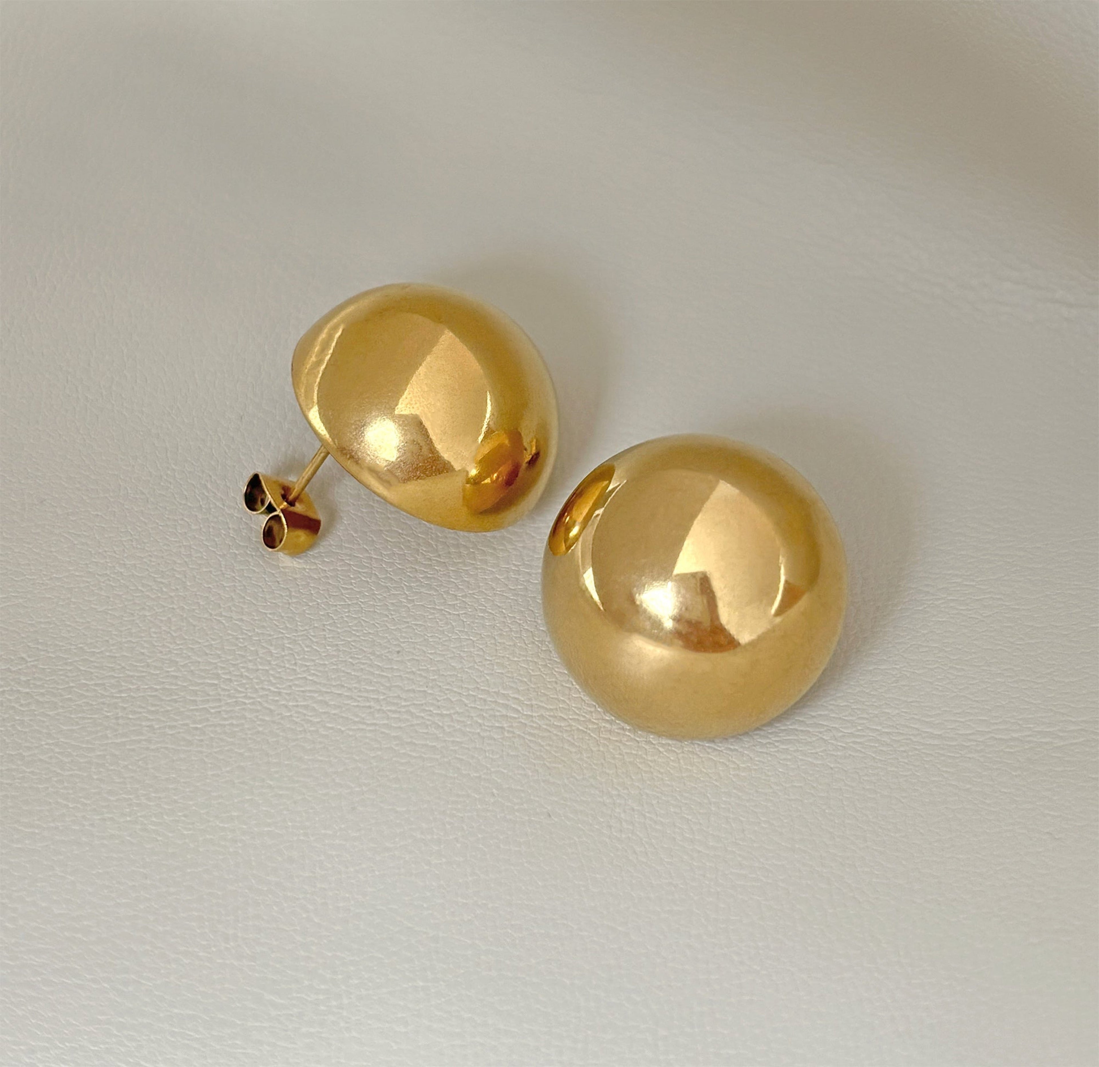 MARYLYN GOLD DOME EARRINGS
