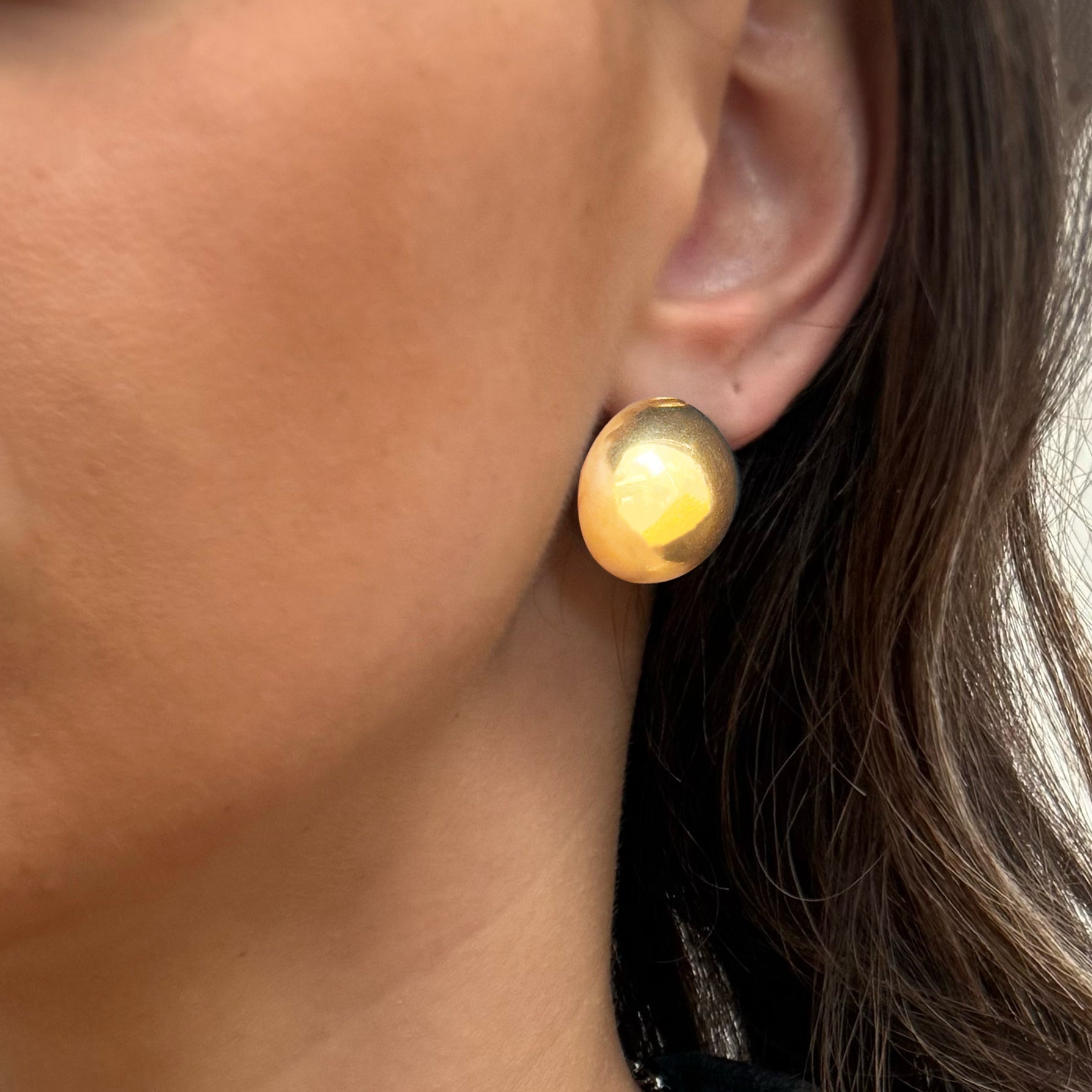 MARYLYN GOLD DOME EARRINGS