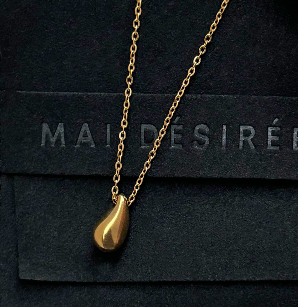 PENELOPE GOLD TEAR DROP PENDANT NECKLACE