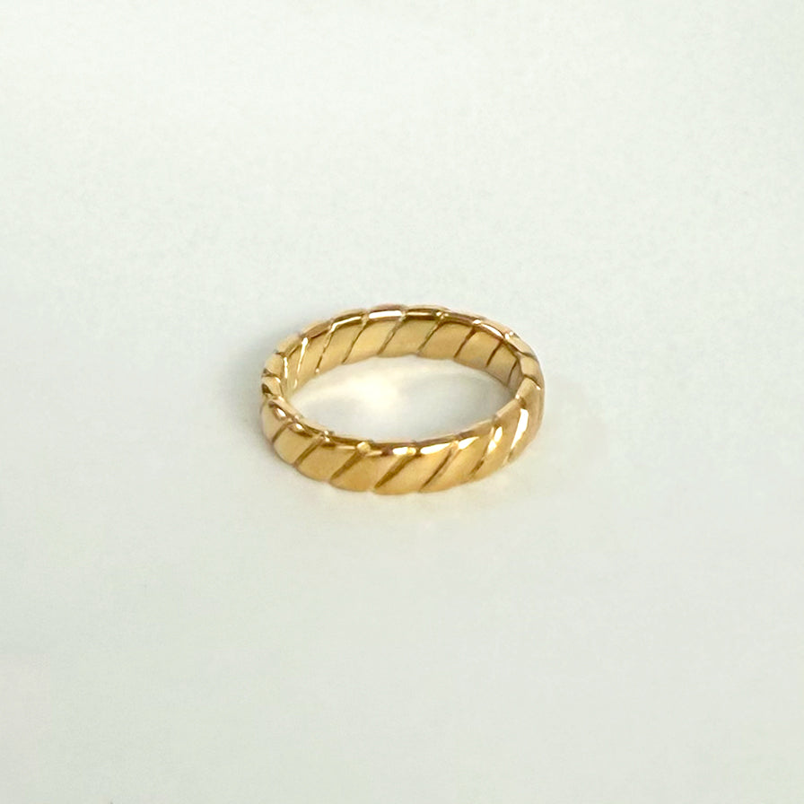 TEGAN GOLD TWIST FLAT RING BAND