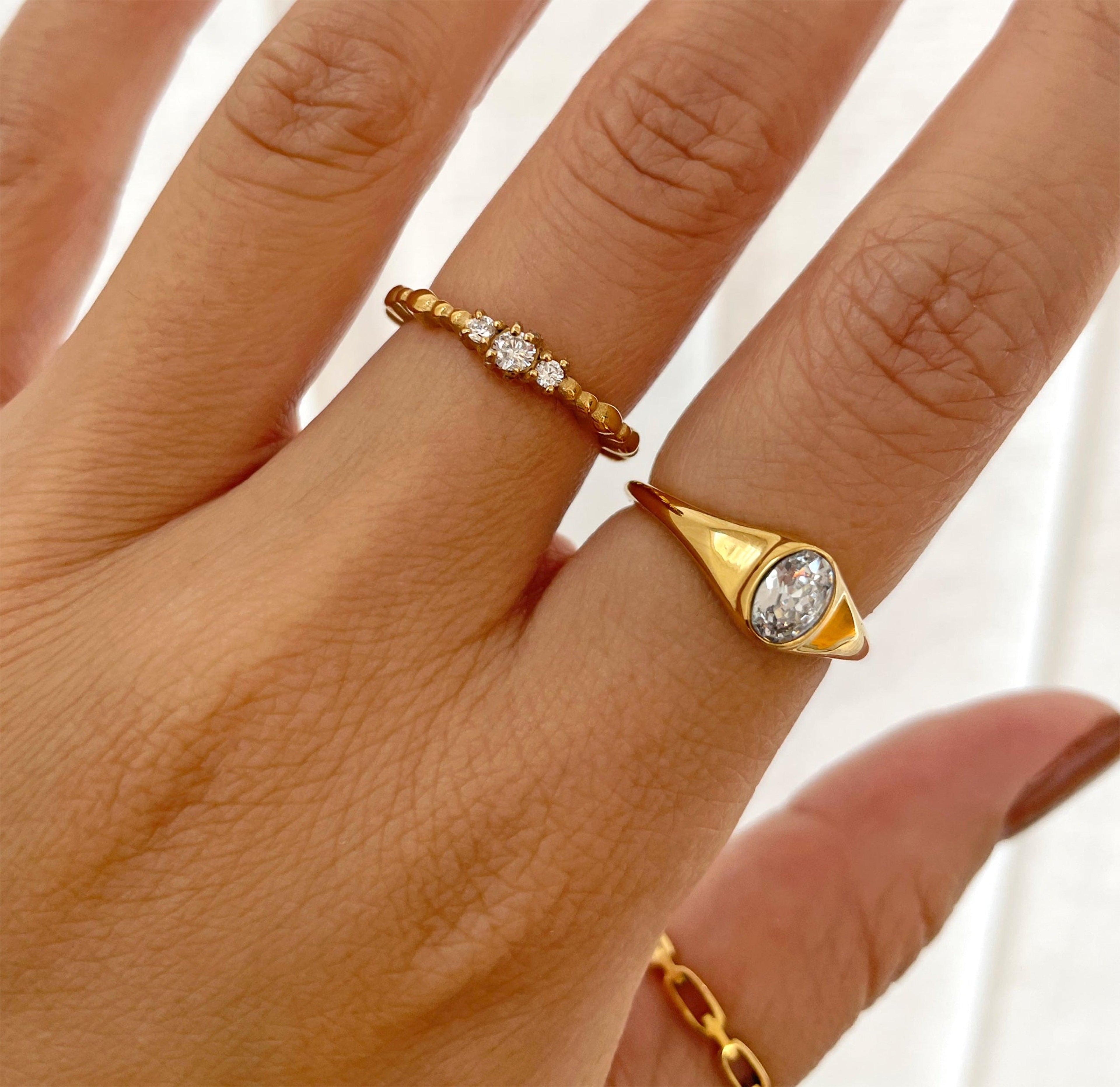 JEANIE GOLD OVAL SIGNET RING