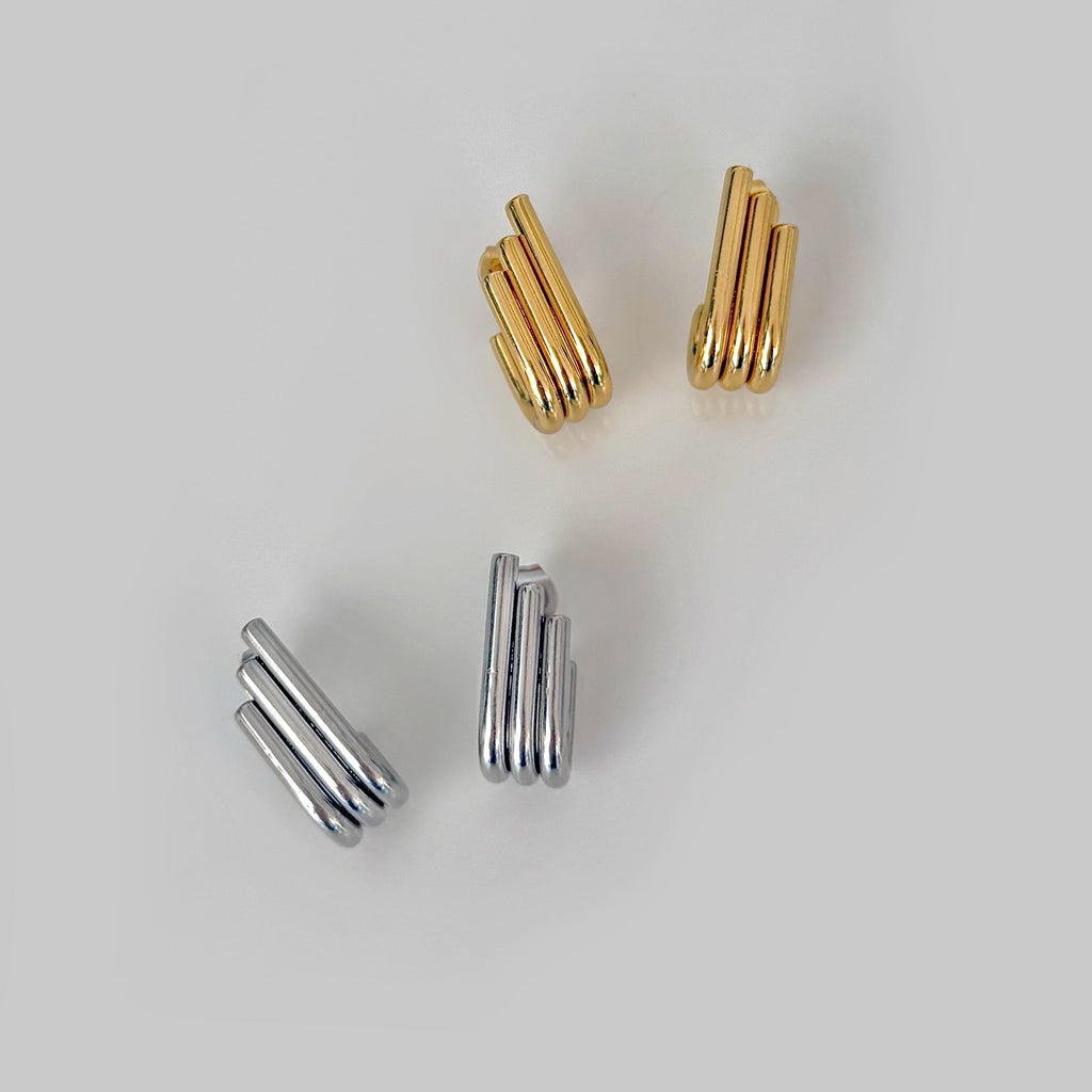 RAMONA GOLD RIBBED J EARRINGS