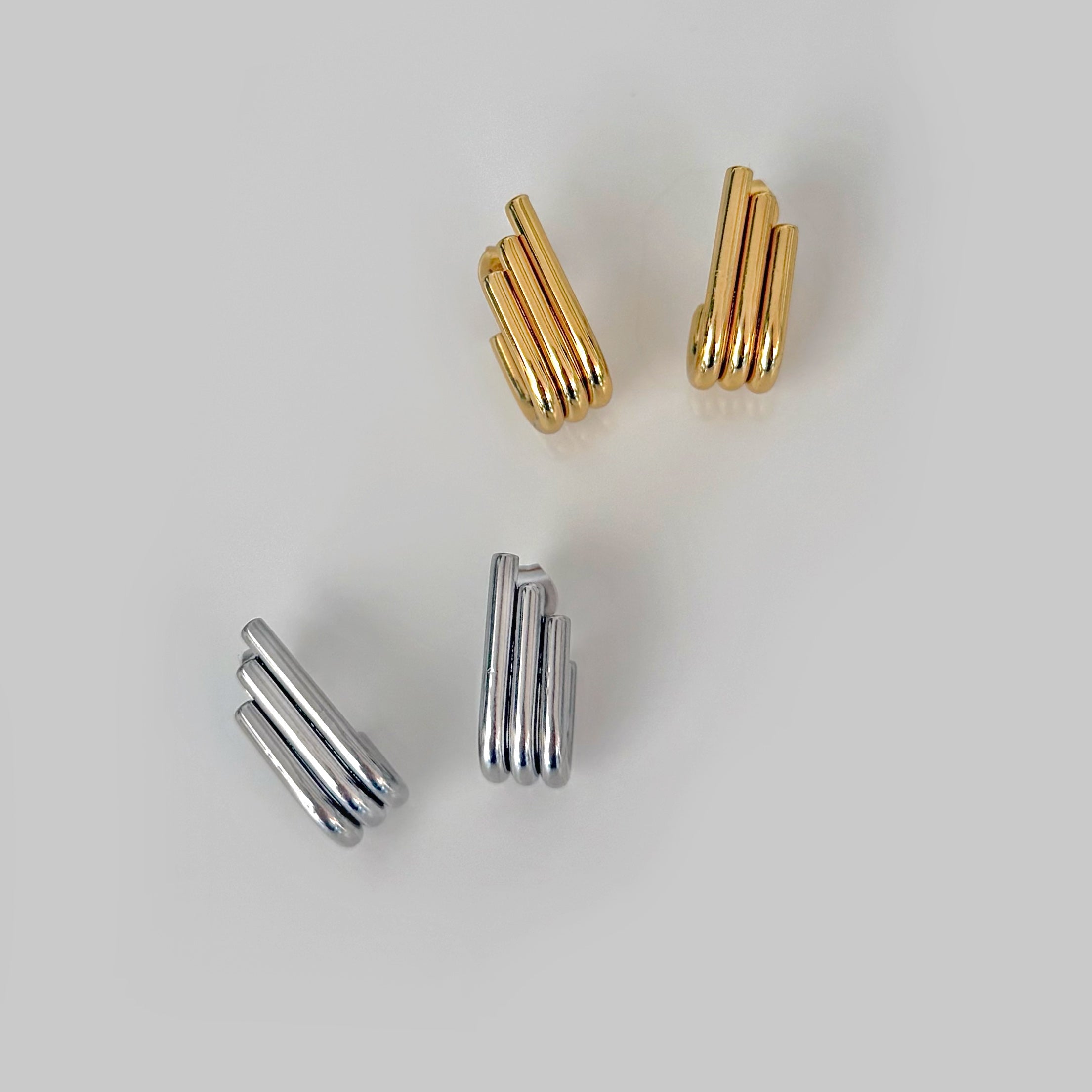 RAMONA GOLD RIBBED J EARRINGS