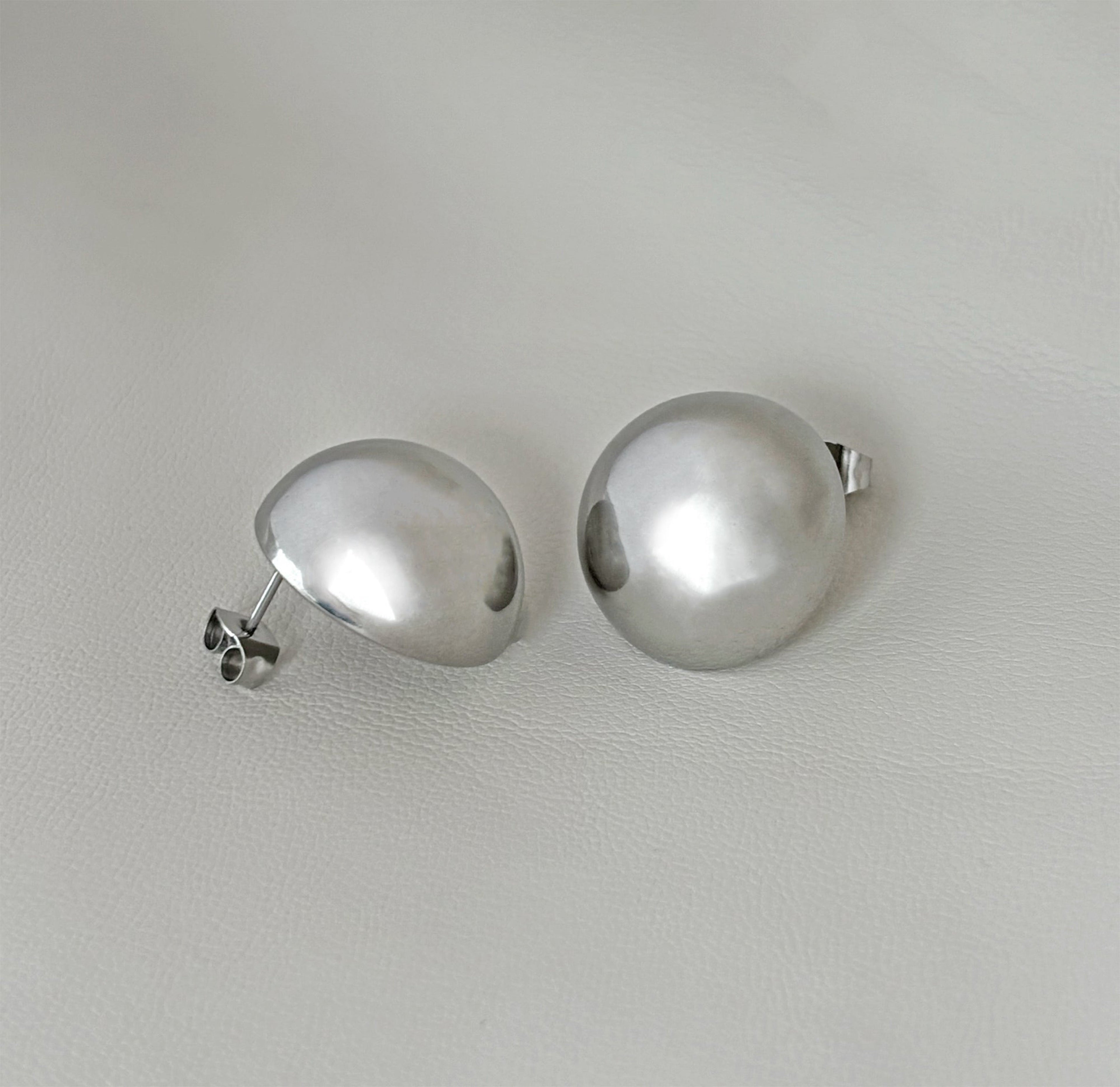 MARYLYN SILVER DOME EARRINGS
