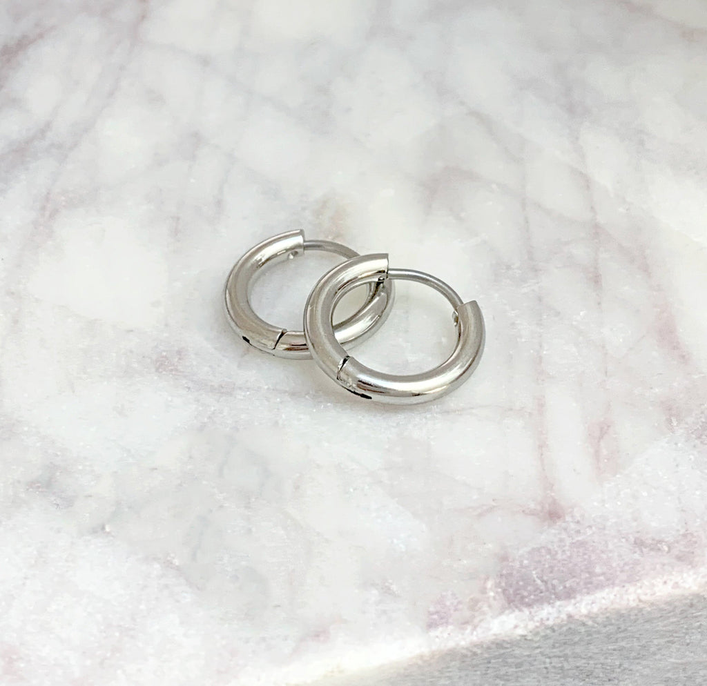 CONSTANCE SILVER SMALL HUGGIE HOOP EARRINGS