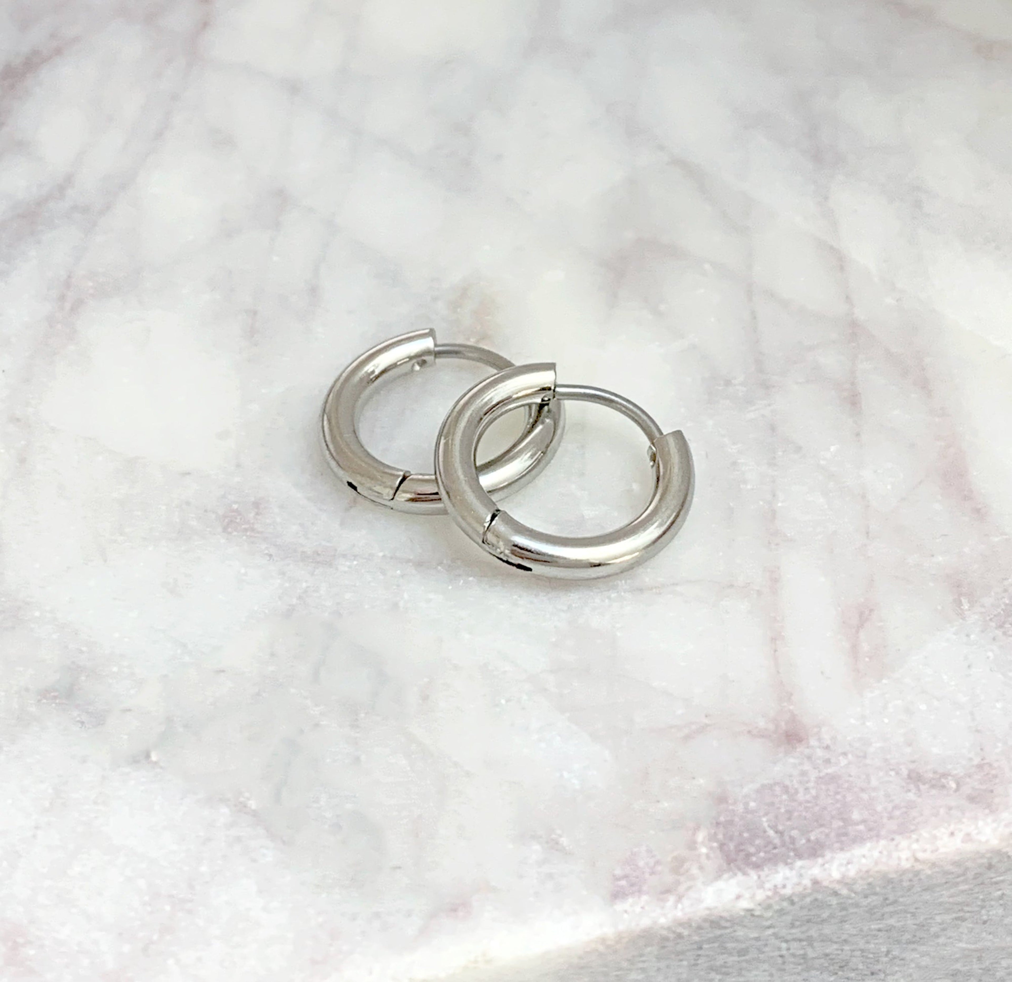 CONSTANCE SILVER SMALL HUGGIE HOOP EARRINGS