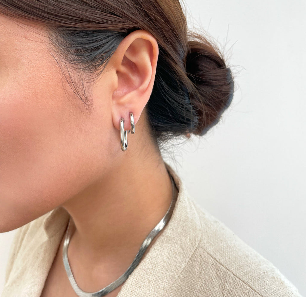 FIONA - SILVER OVAL HOOP EARRINGS