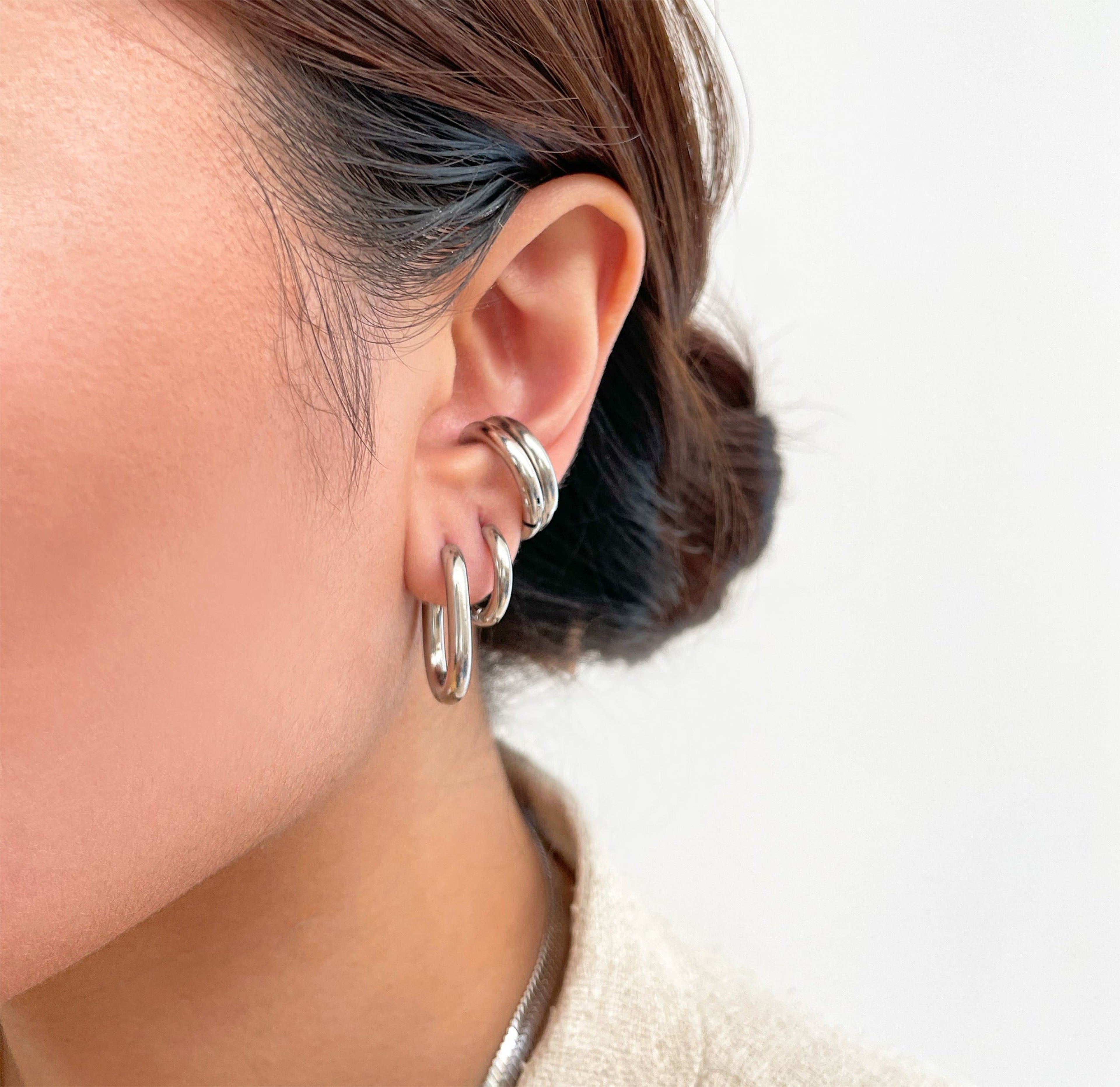 FIONA - SILVER OVAL HOOP EARRINGS