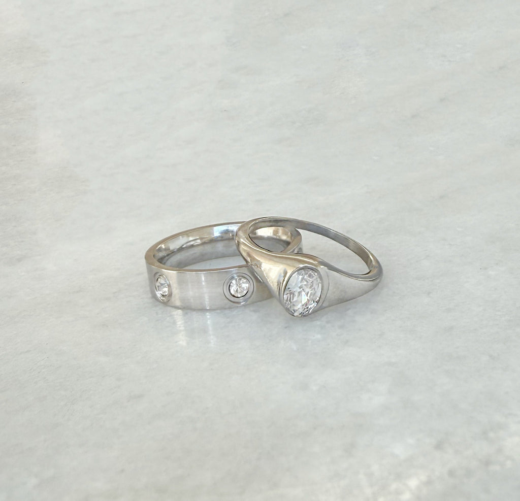 JEANIE SILVER OVAL SIGNET RING