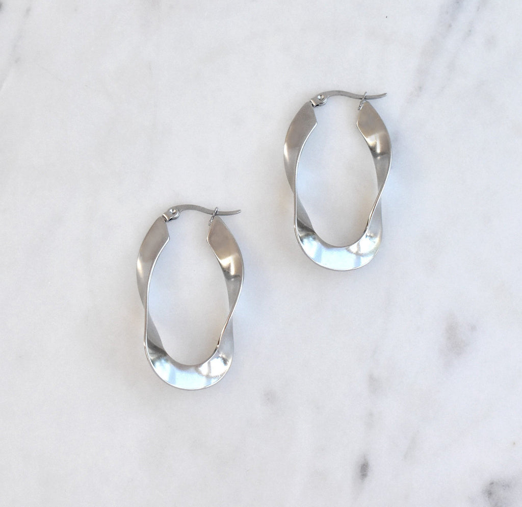 PERLA TWIST HOOP SILVER EARRINGS