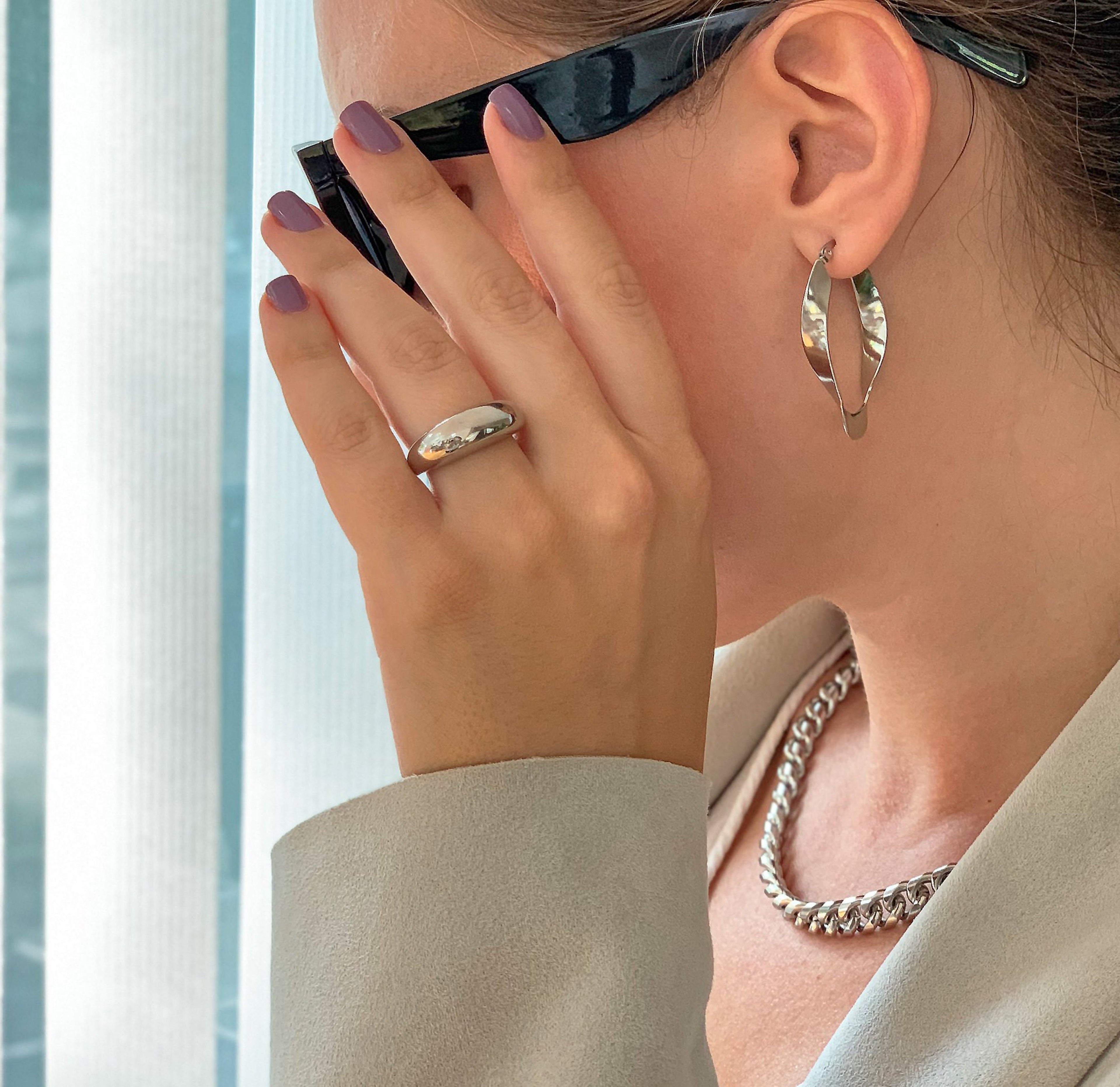 PERLA TWIST HOOP SILVER EARRINGS