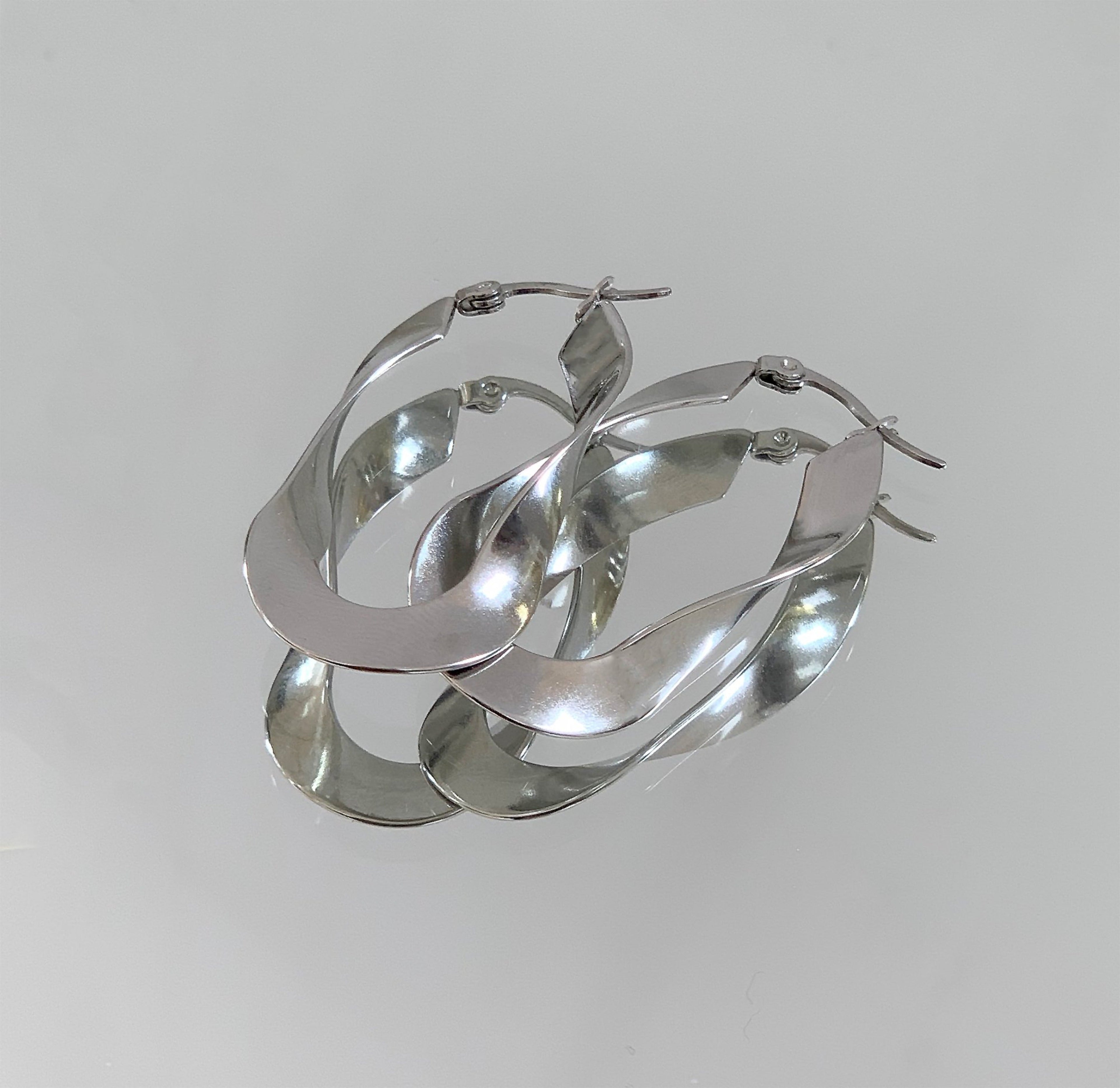 PERLA TWIST HOOP SILVER EARRINGS