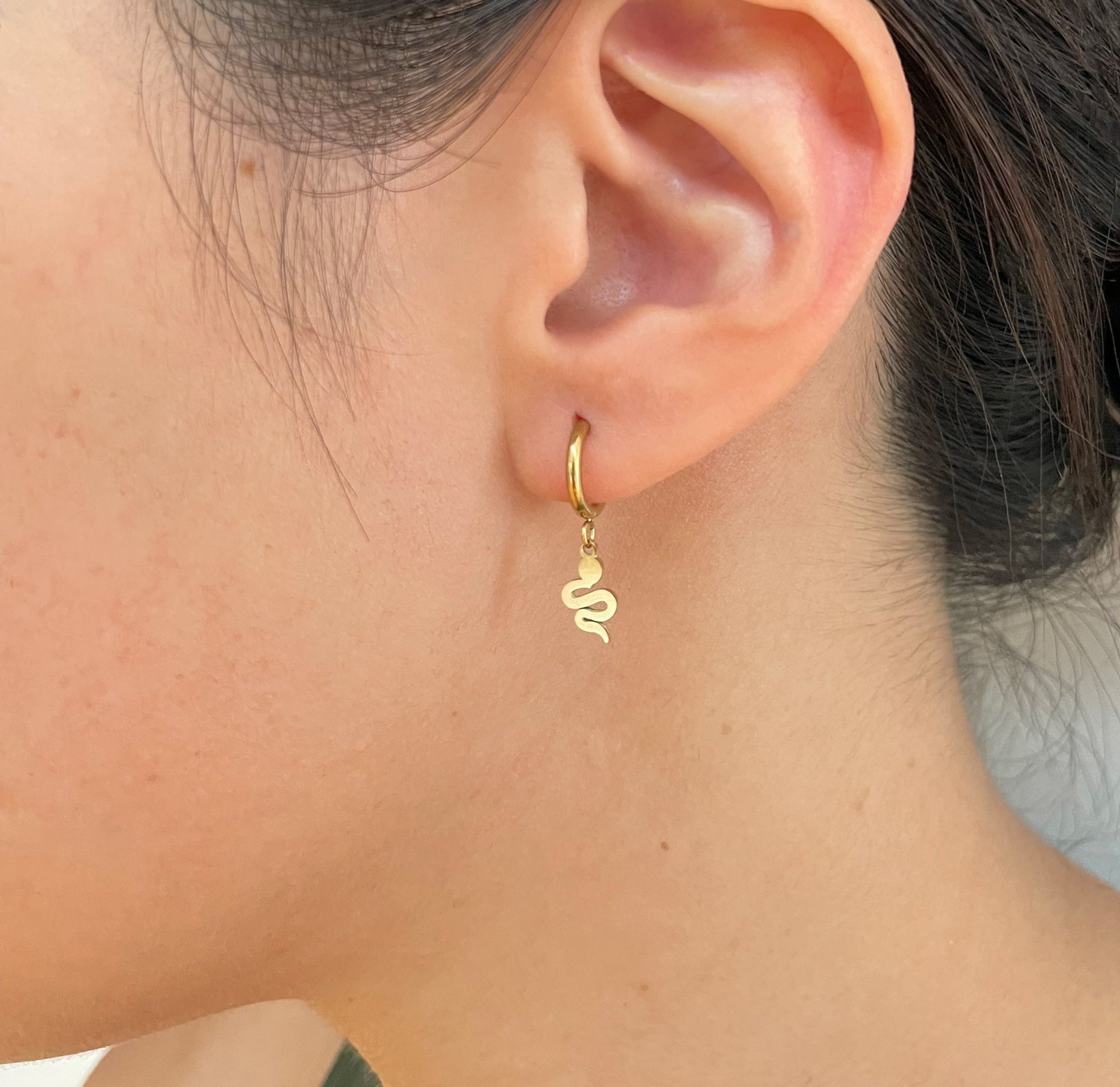 SERPENTINE GOLD HUGGIE HOOP EARRINGS