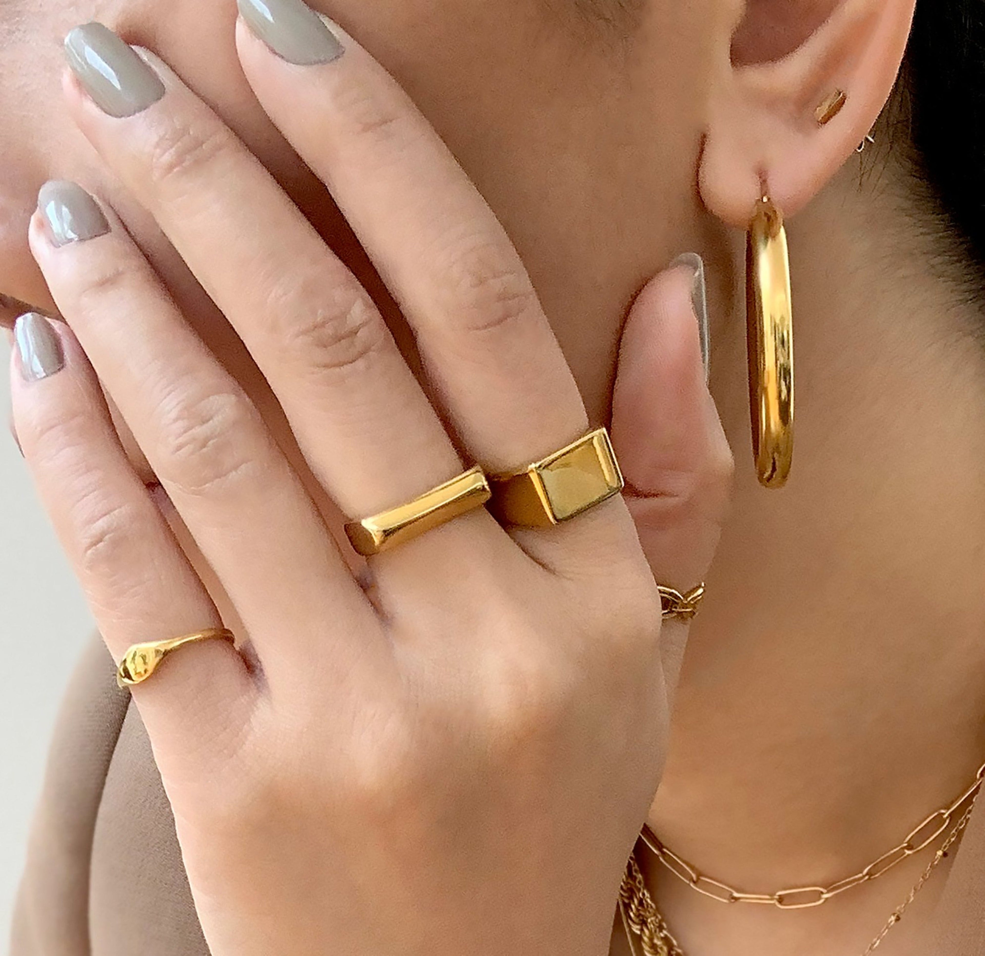 FRANKIE GOLD SQUARE SIGNET RING
