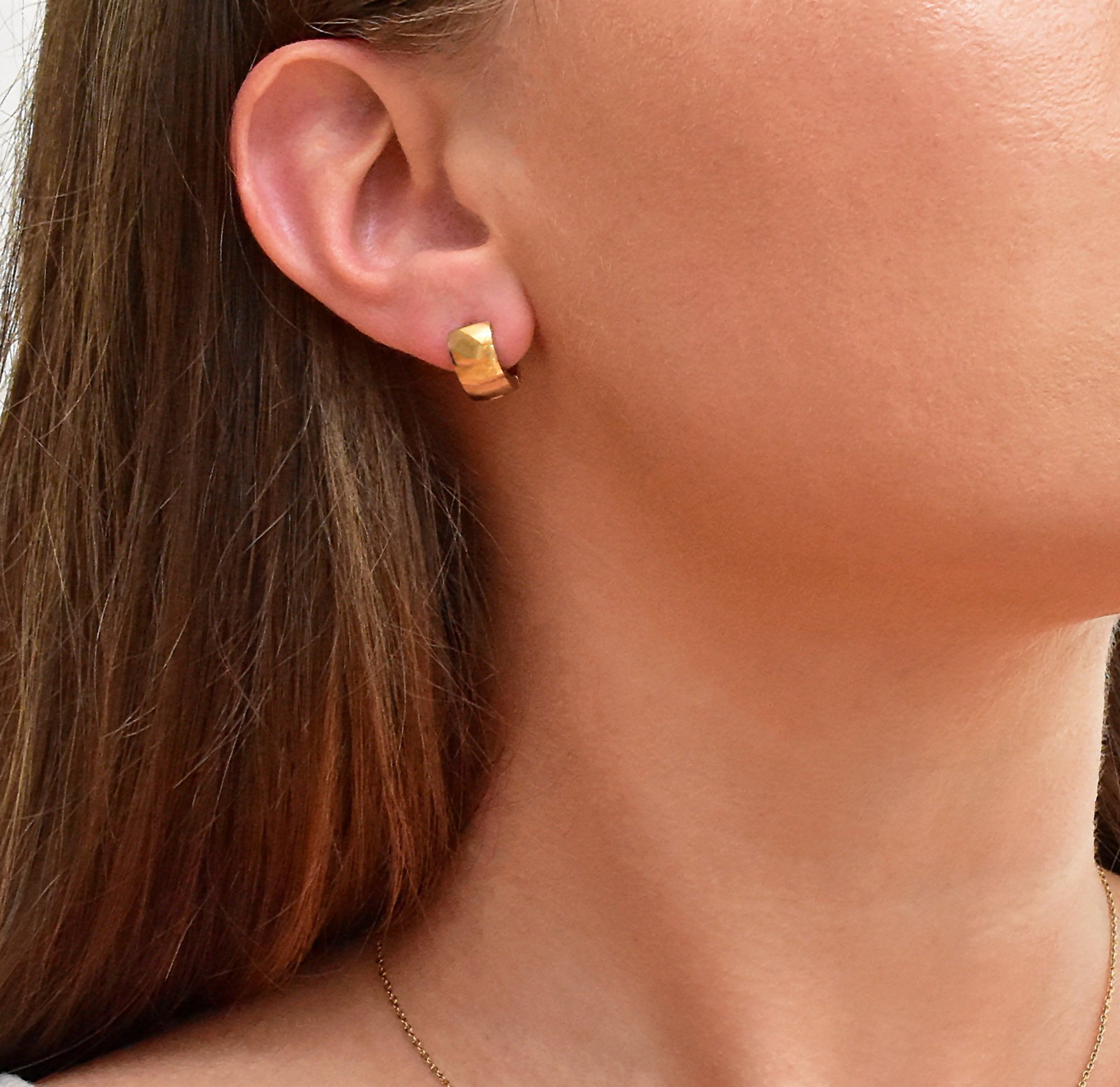 MAE THICK GOLD HUGGIE HOOP EARRINGS