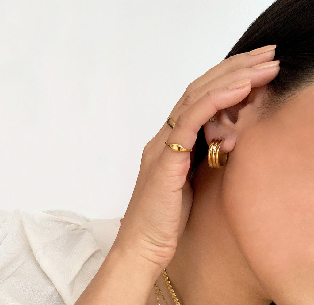 MILAN RIDGED GOLD SMALL HOOP EARRINGS