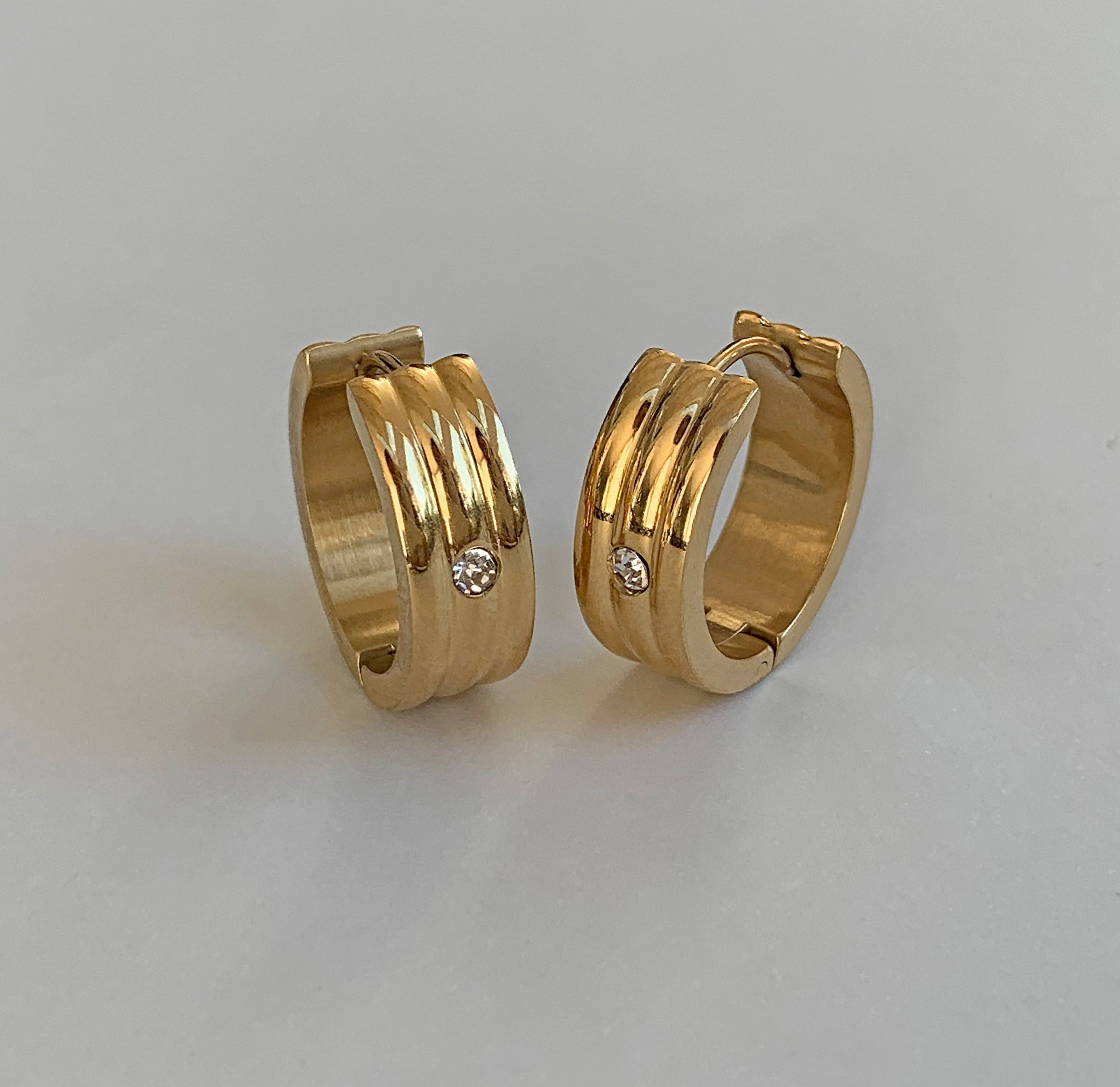 MILAN RIDGED GOLD SMALL HOOP EARRINGS
