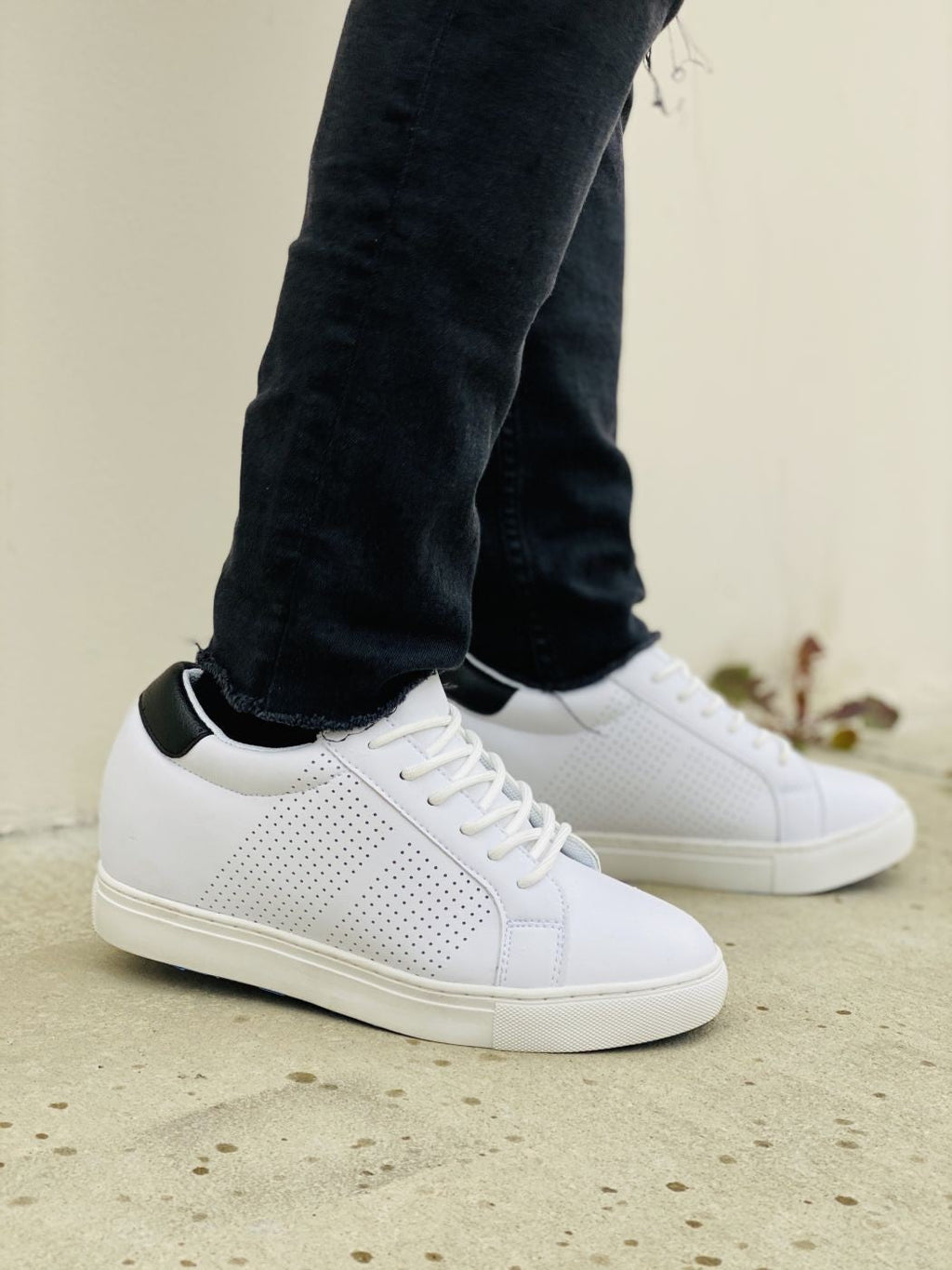 CALTO 2.6-Inch Taller White Elevator Sneakers H0833