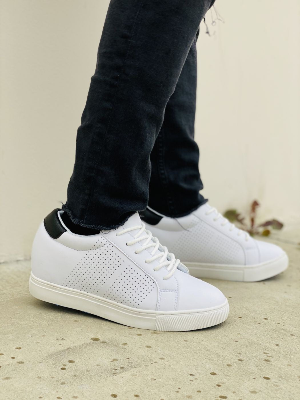 CALTO 2.6-Inch Taller White Elevator Sneakers H0833